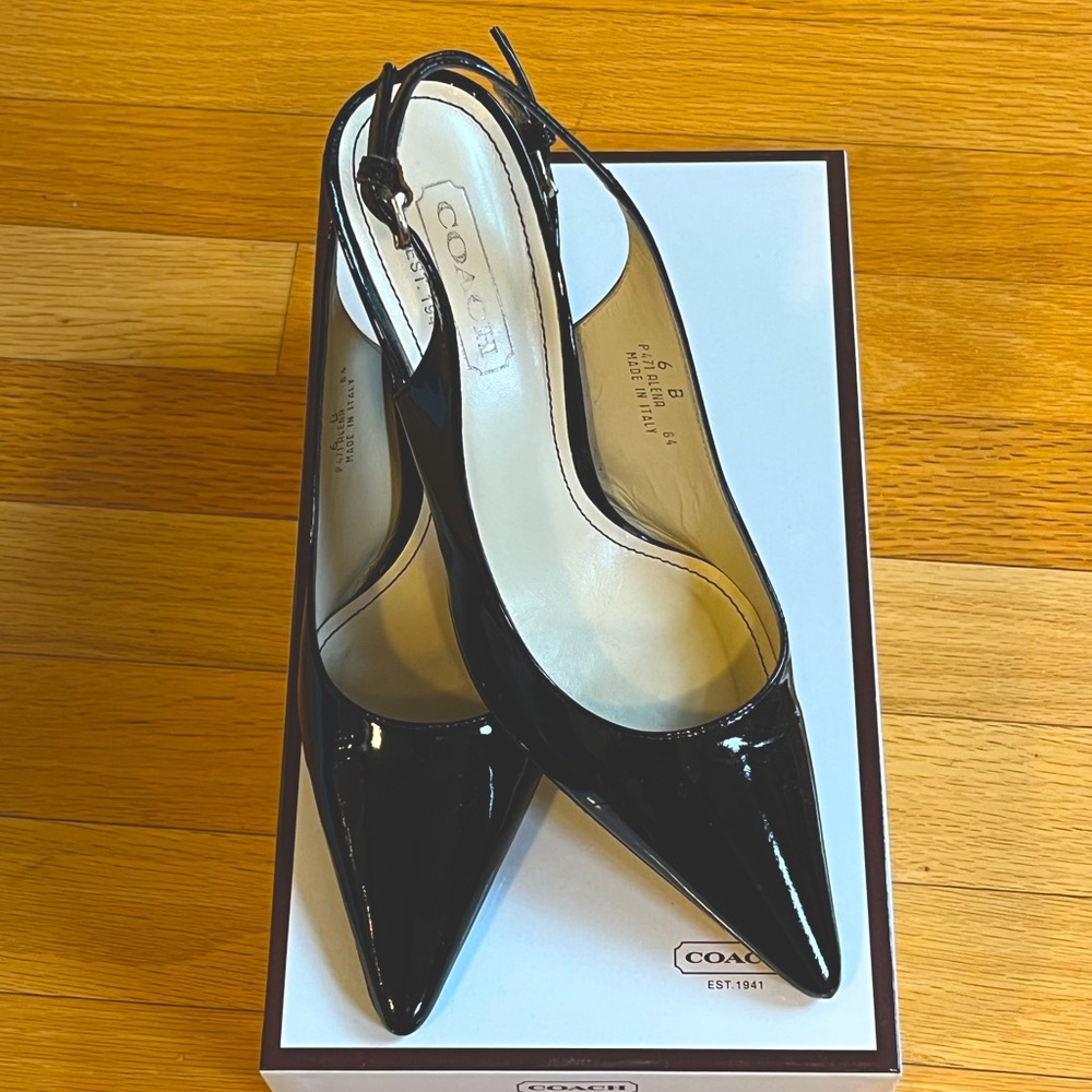 Black patent leather kitten heals - gently used